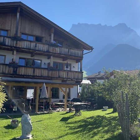 Hotel Zum Urviech -Erwachsenenhotel- (Adults Only) Ehrwald Dış mekan fotoğraf