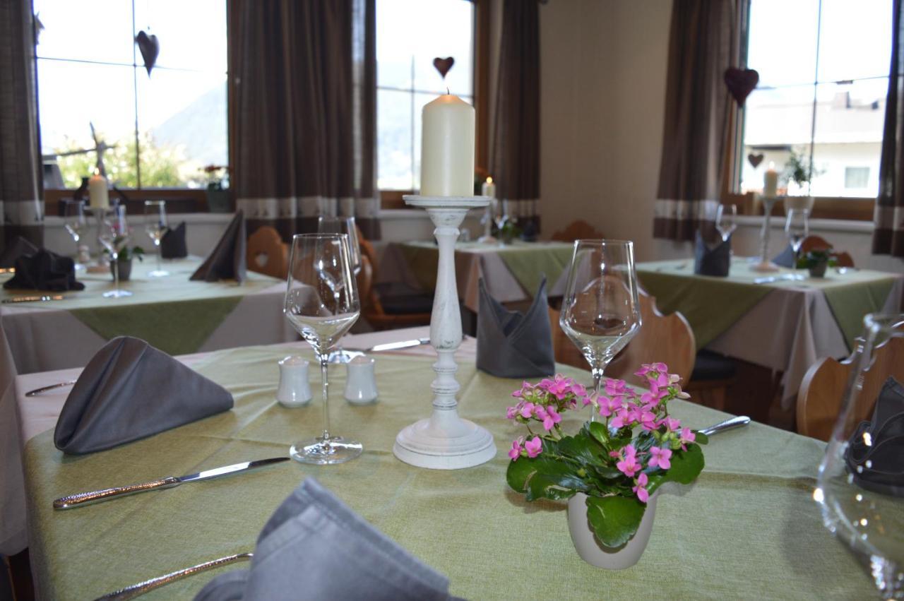 Hotel Zum Urviech -Erwachsenenhotel- (Adults Only) Ehrwald Dış mekan fotoğraf