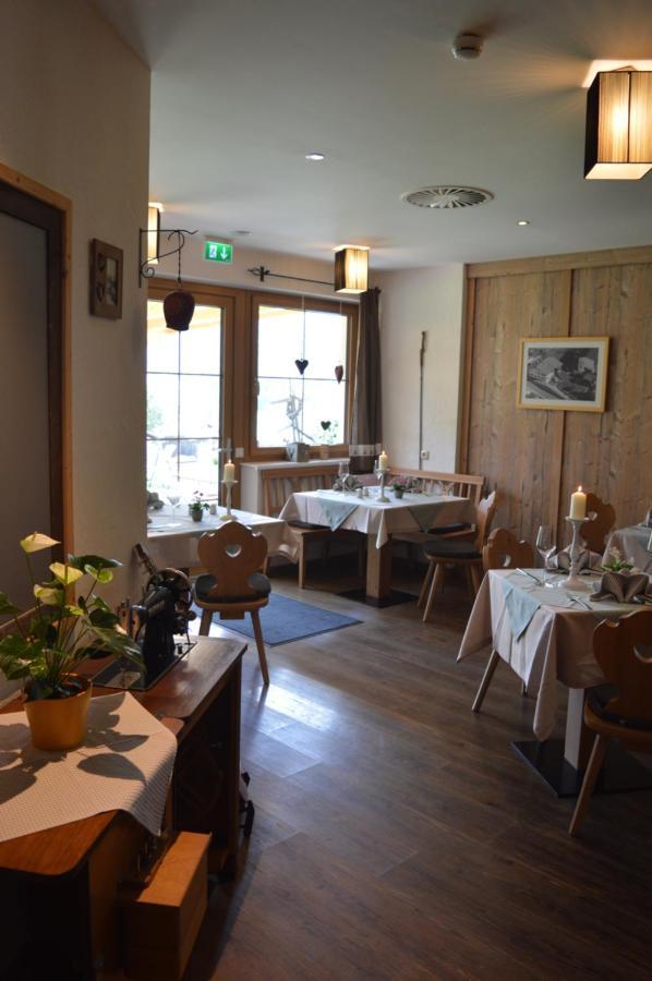 Hotel Zum Urviech -Erwachsenenhotel- (Adults Only) Ehrwald Dış mekan fotoğraf
