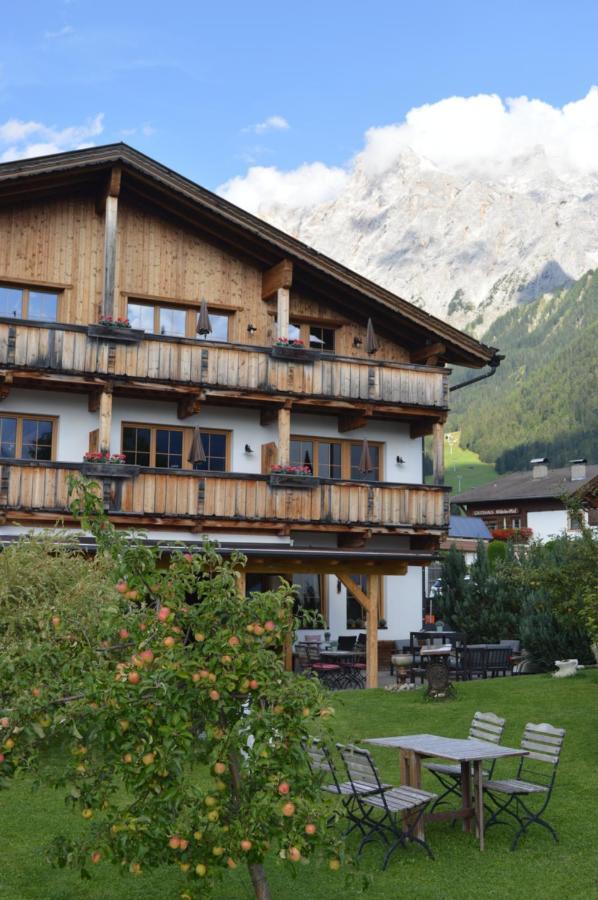 Hotel Zum Urviech -Erwachsenenhotel- (Adults Only) Ehrwald Dış mekan fotoğraf