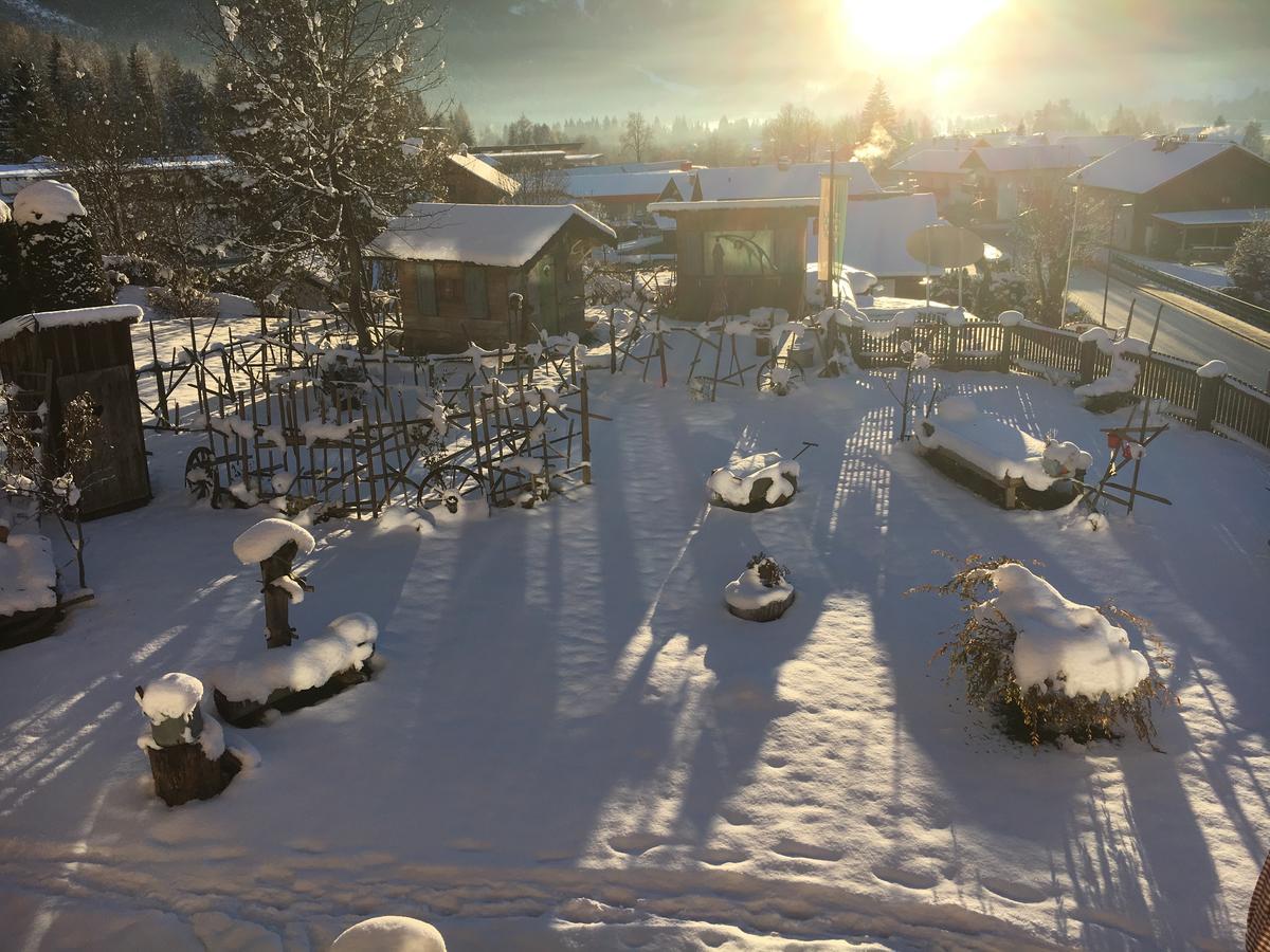 Hotel Zum Urviech -Erwachsenenhotel- (Adults Only) Ehrwald Dış mekan fotoğraf