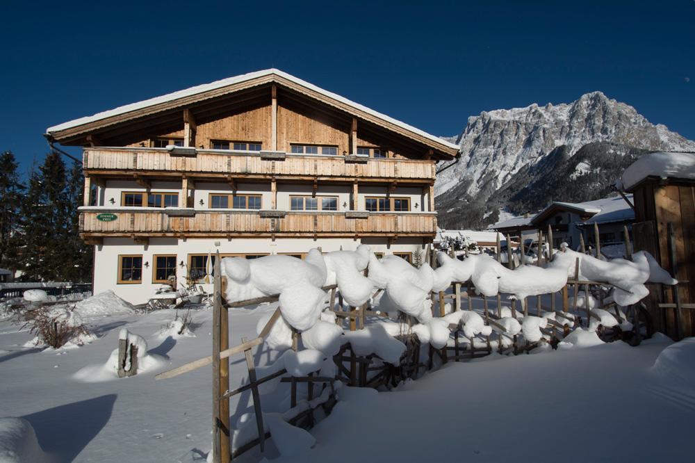 Hotel Zum Urviech -Erwachsenenhotel- (Adults Only) Ehrwald Dış mekan fotoğraf