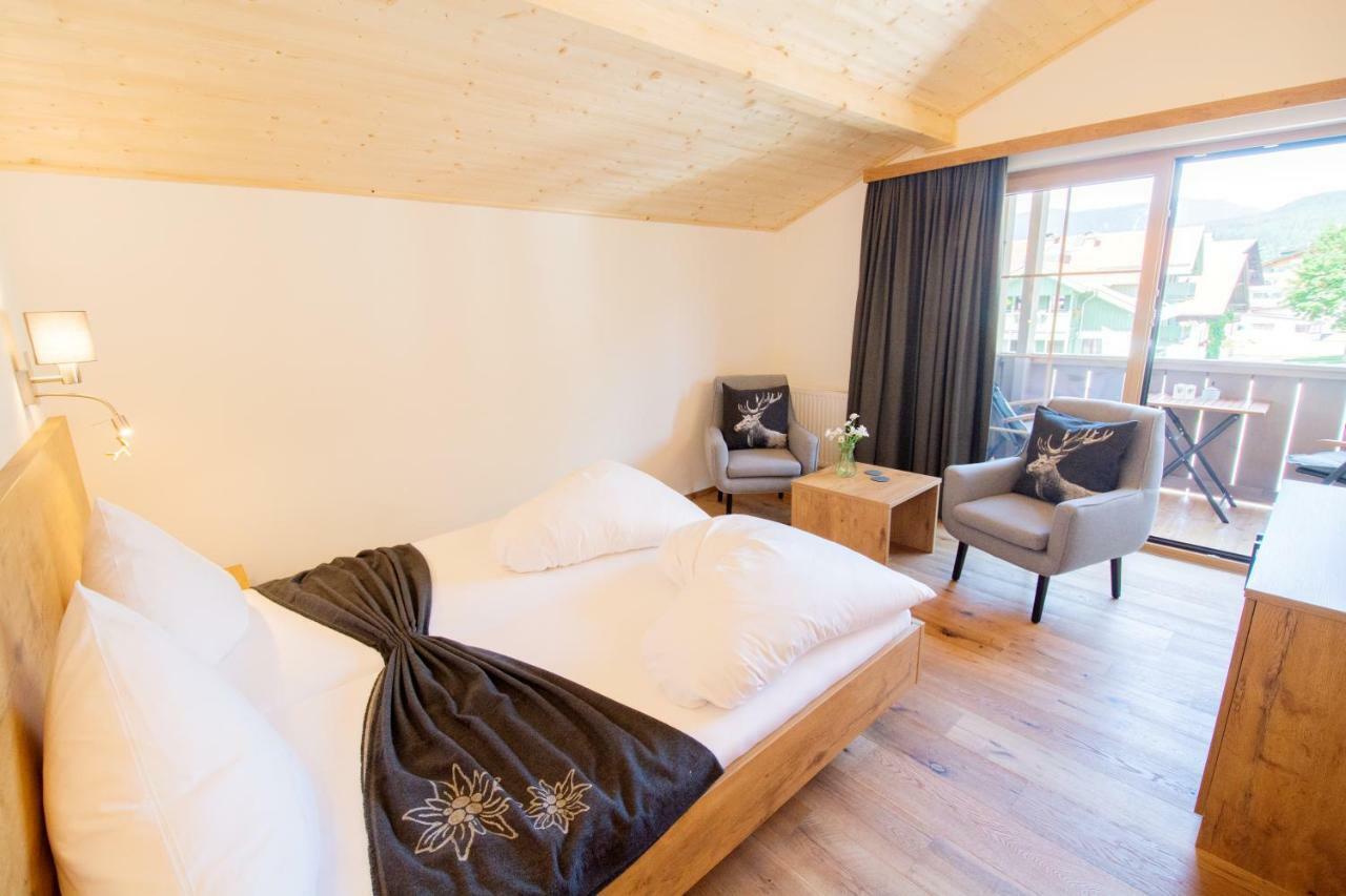 Hotel Zum Urviech -Erwachsenenhotel- (Adults Only) Ehrwald Dış mekan fotoğraf