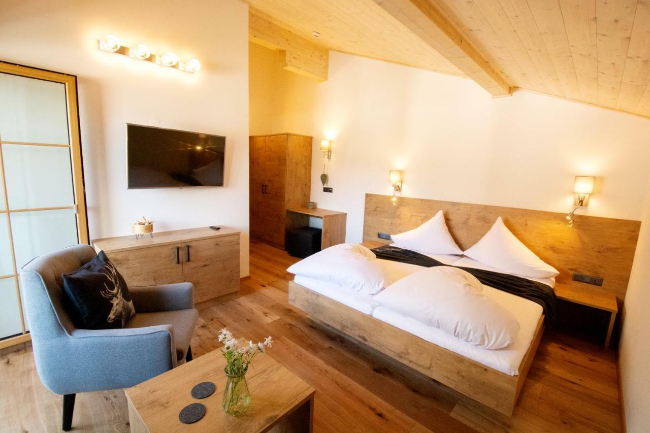 Hotel Zum Urviech -Erwachsenenhotel- (Adults Only) Ehrwald Dış mekan fotoğraf