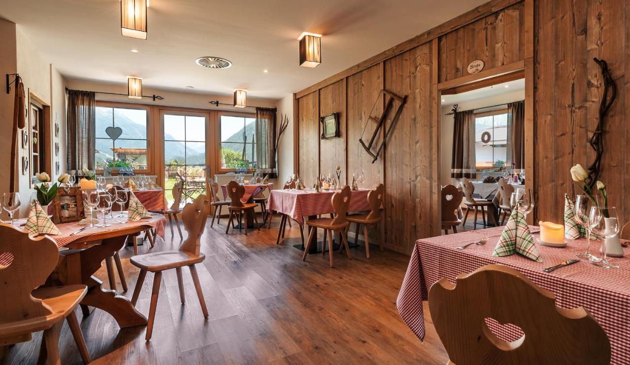 Hotel Zum Urviech -Erwachsenenhotel- (Adults Only) Ehrwald Dış mekan fotoğraf