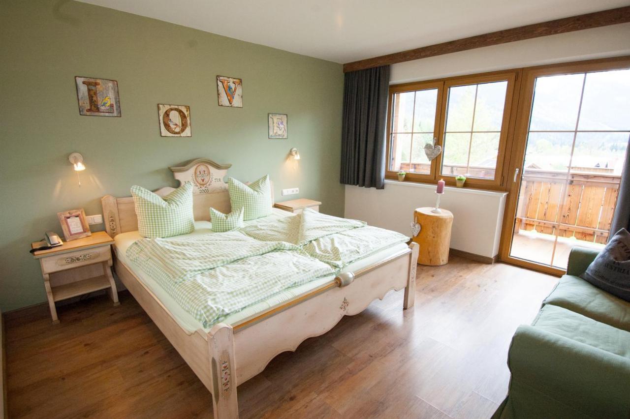 Hotel Zum Urviech -Erwachsenenhotel- (Adults Only) Ehrwald Oda fotoğraf