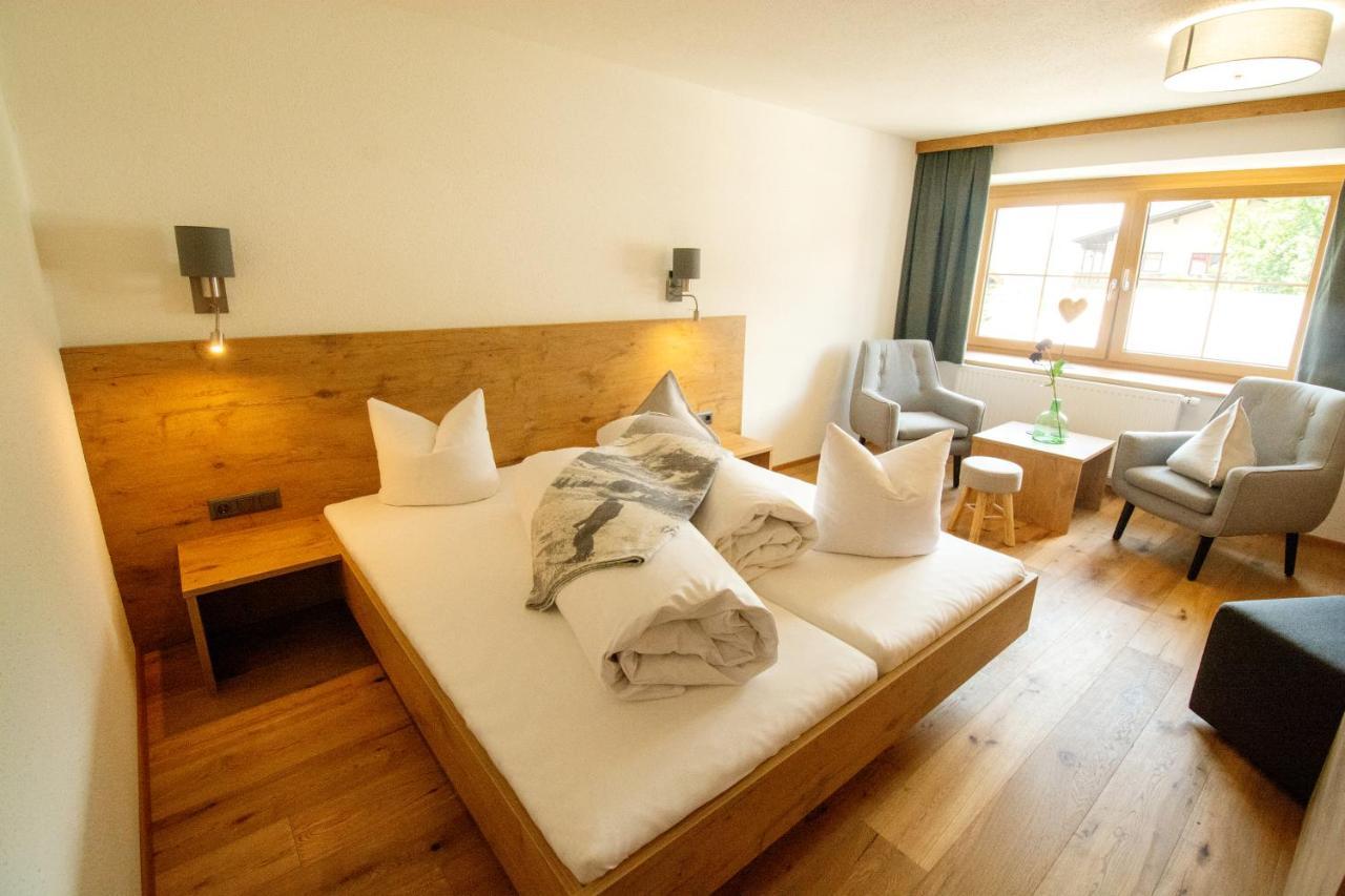 Hotel Zum Urviech -Erwachsenenhotel- (Adults Only) Ehrwald Dış mekan fotoğraf