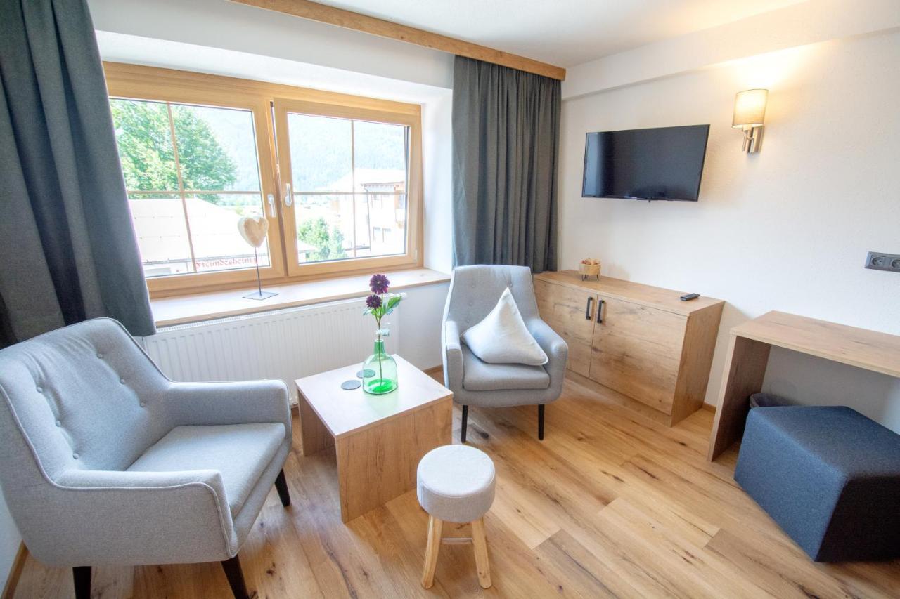 Hotel Zum Urviech -Erwachsenenhotel- (Adults Only) Ehrwald Dış mekan fotoğraf